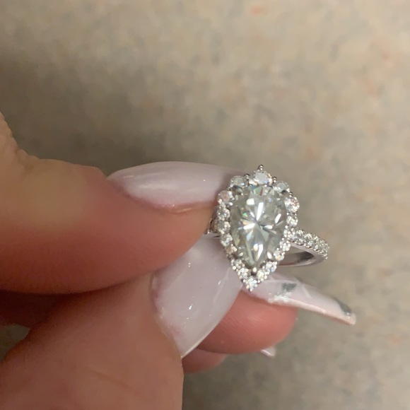 2ct pear DovEggs moissanite ring with halo - Picture 3 of 5